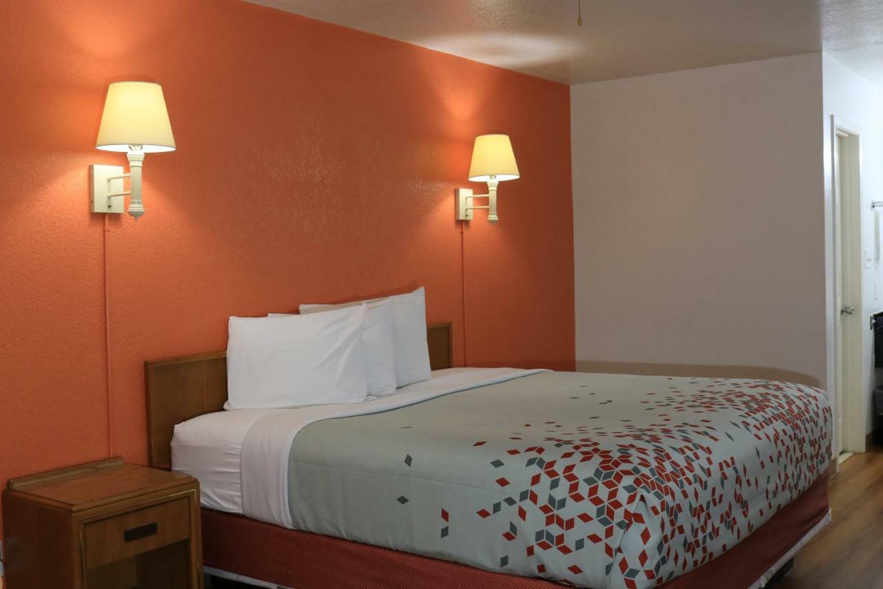 Heritage Inn & Suites El Dorado Buitenkant foto